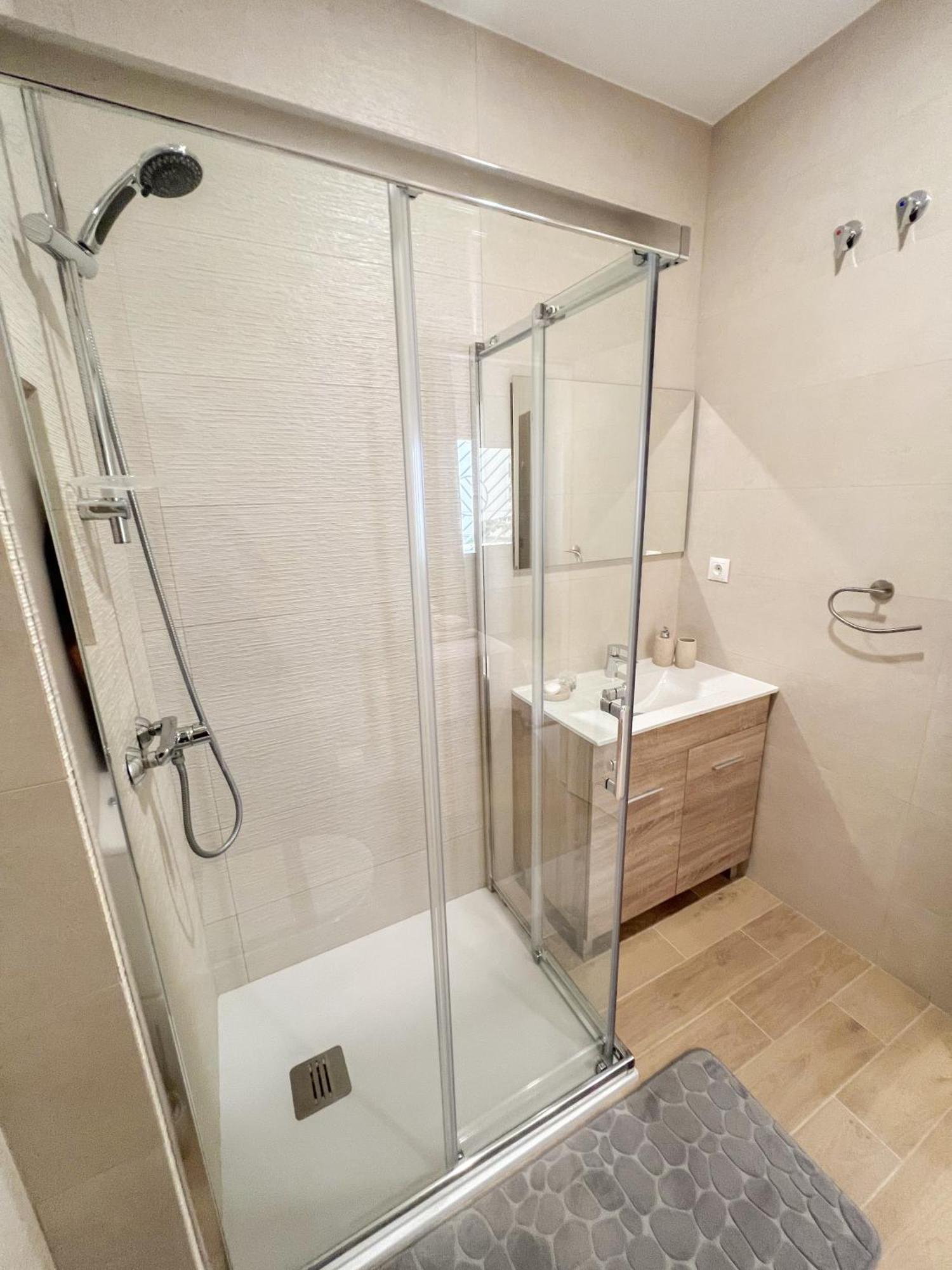 Bright & Modern Family Carihuela *